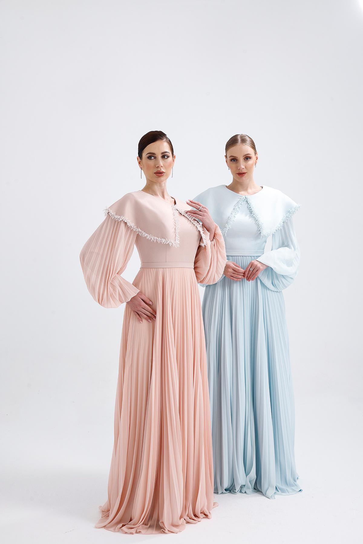 𝐒𝐀𝐌𝐀𝐍𝐓𝐇𝐀 Crepe Collar Embroidered Pleated Chiffon Hijab Evening Dress- T56734